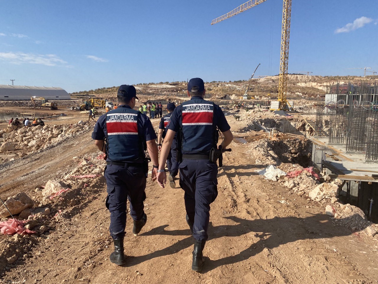 Adıyaman'da inşaat işçileri kürekle, sopayla birbirlerine girdiler! 