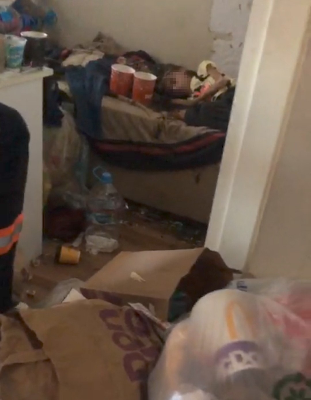 Çöp evde bulunan çocuğun davası da, teyze için mahkeme karar verdi