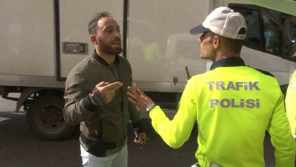 Denetim esnasında az kalsın yayayı eziyordu! O sürücüden pişkin savunma: Ben akşama kadar onu mu bekleyeceğim?