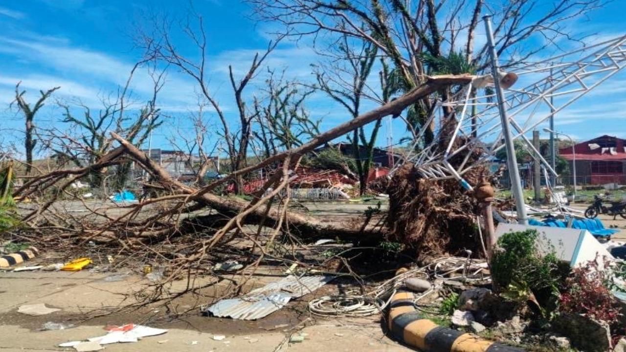 Tayvan’ı Koinu Tayfunu fena vurdu! 190 kişi yaralandı!