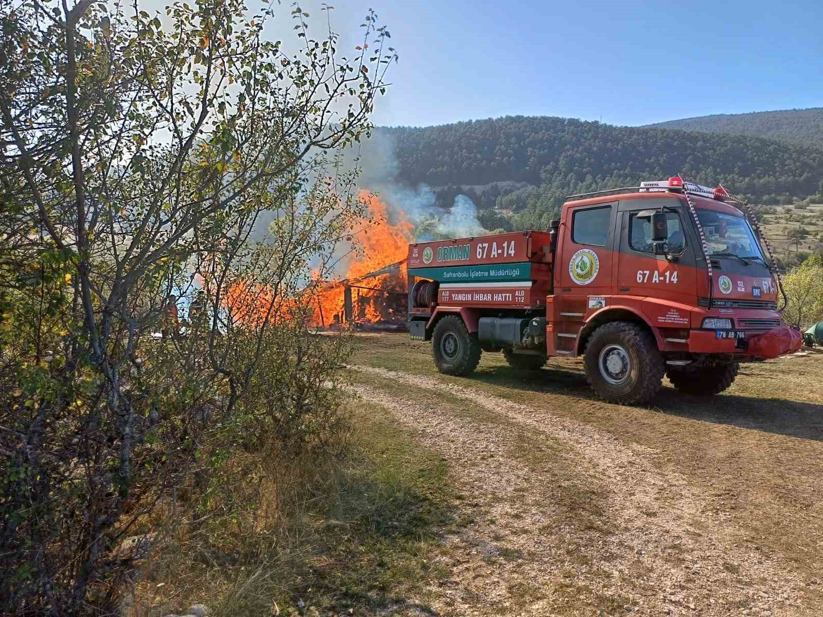 İki günde 9’uncu yangın çıktı! Mahallede üst üste çıkan yangınlar vatandaşı tedirgin etti