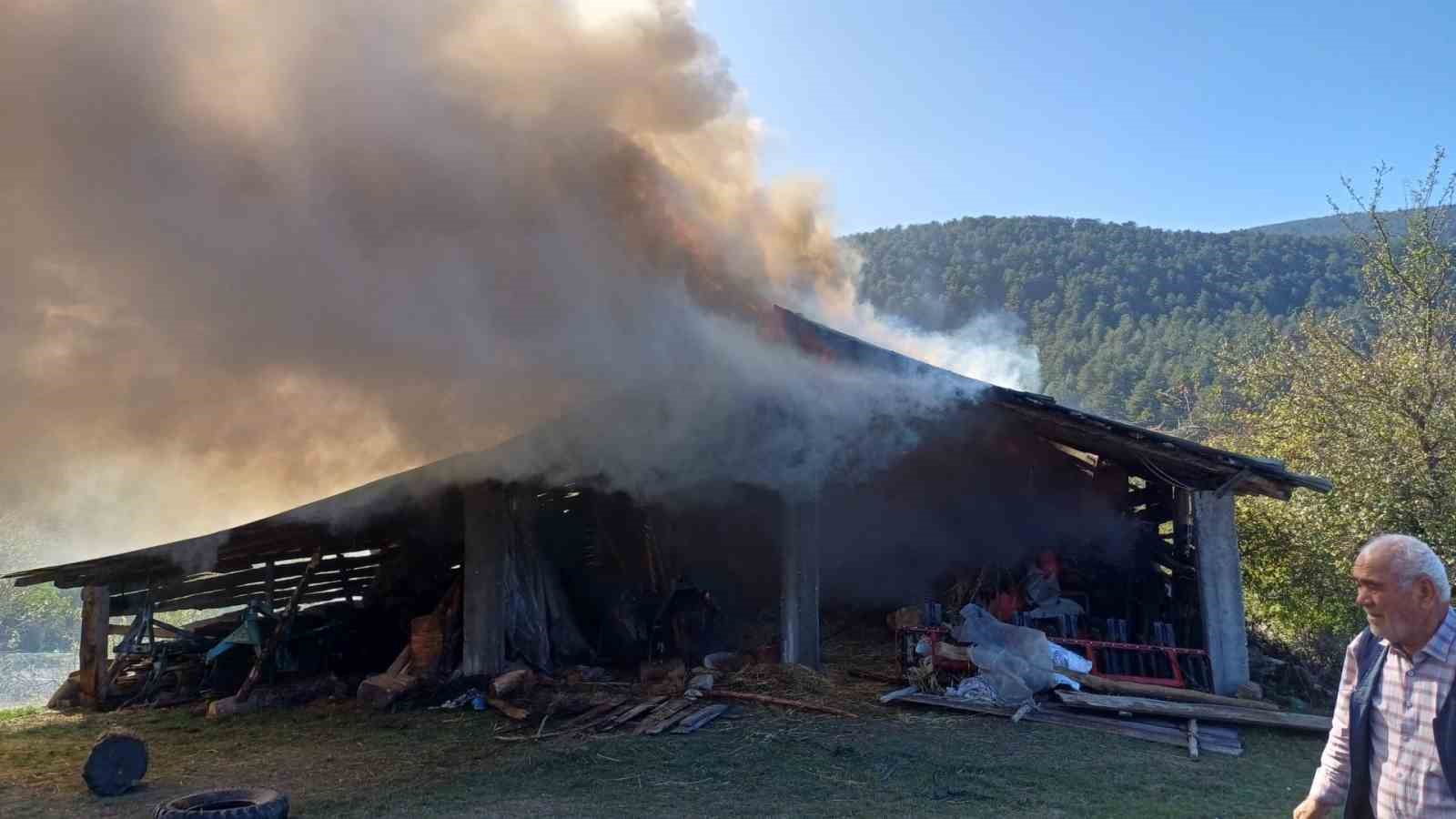 İki günde 9’uncu yangın çıktı! Mahallede üst üste çıkan yangınlar vatandaşı tedirgin etti