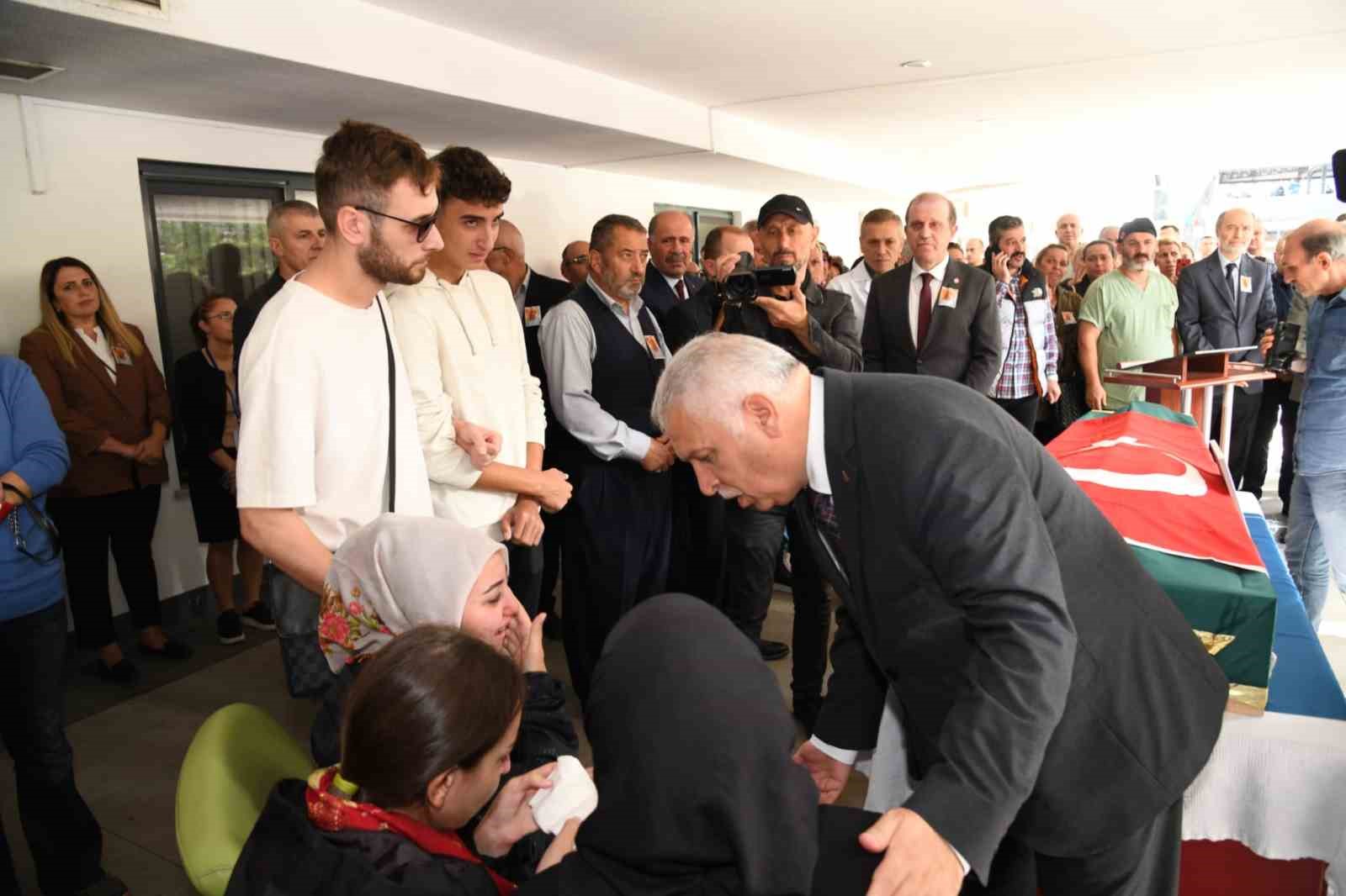 Aldığı darbe sonrası kalp krizi geçirerek, hayatını kaybeden güvenlik görevlisi için tören düzenlendi