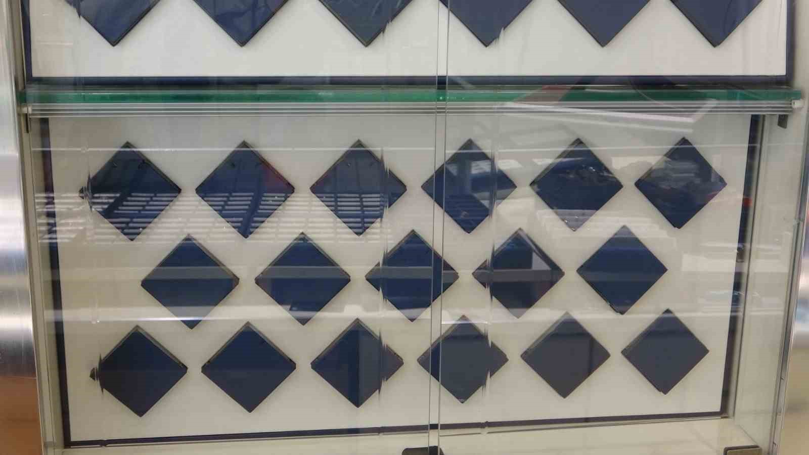 Üsküdar’da kuyumcu soygunu! Vatandaş hırsızları durdurmak için üzerine ne bulduysa fırlattı!