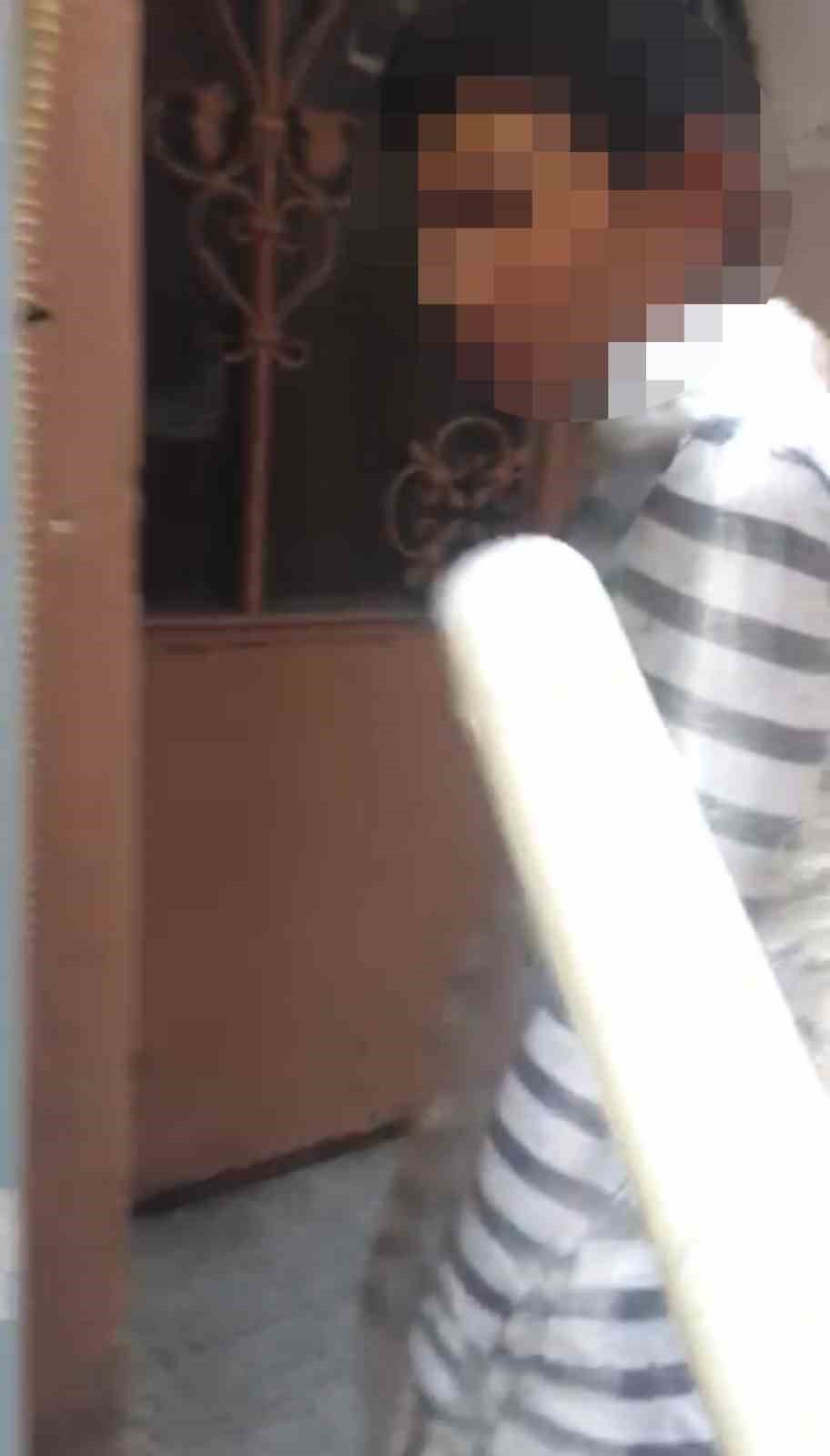 Motosikletini 2. kez çalmaya çalışan hırsızdan intikamı ağır oldu: Streç filme sarıp ...