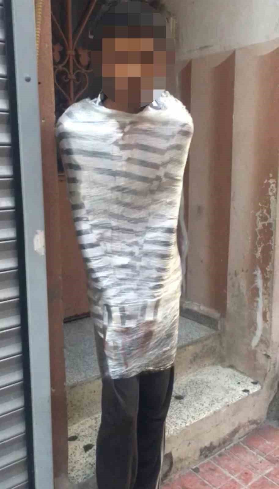 Motosikletini 2. kez çalmaya çalışan hırsızdan intikamı ağır oldu: Streç filme sarıp ...