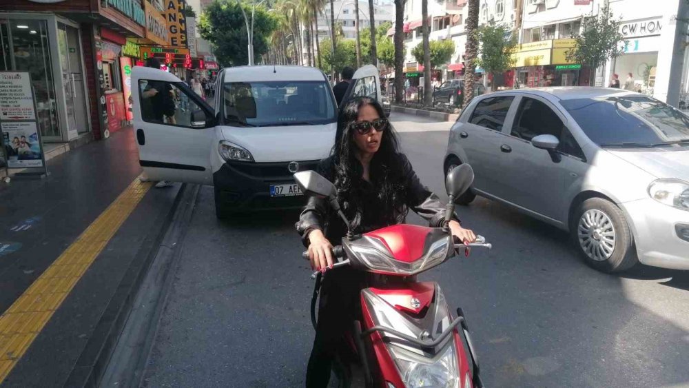 Manavgat'ta ekiplerin kadın sürücüyle zor imtihanı! Cezayı iptal ettirmek her yolu denedi, 2. kez ceza şoku yaşadı!