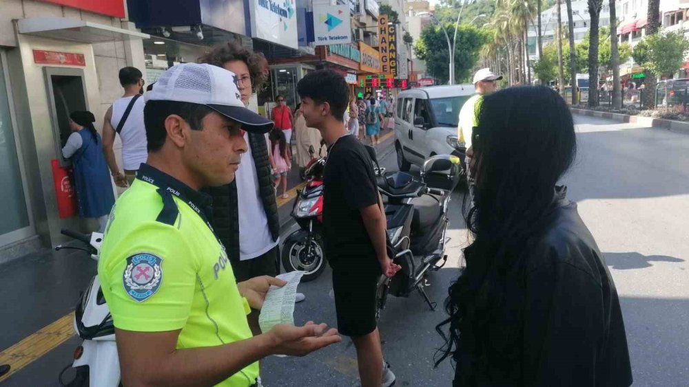 Manavgat'ta ekiplerin kadın sürücüyle zor imtihanı! Cezayı iptal ettirmek her yolu denedi, 2. kez ceza şoku yaşadı!