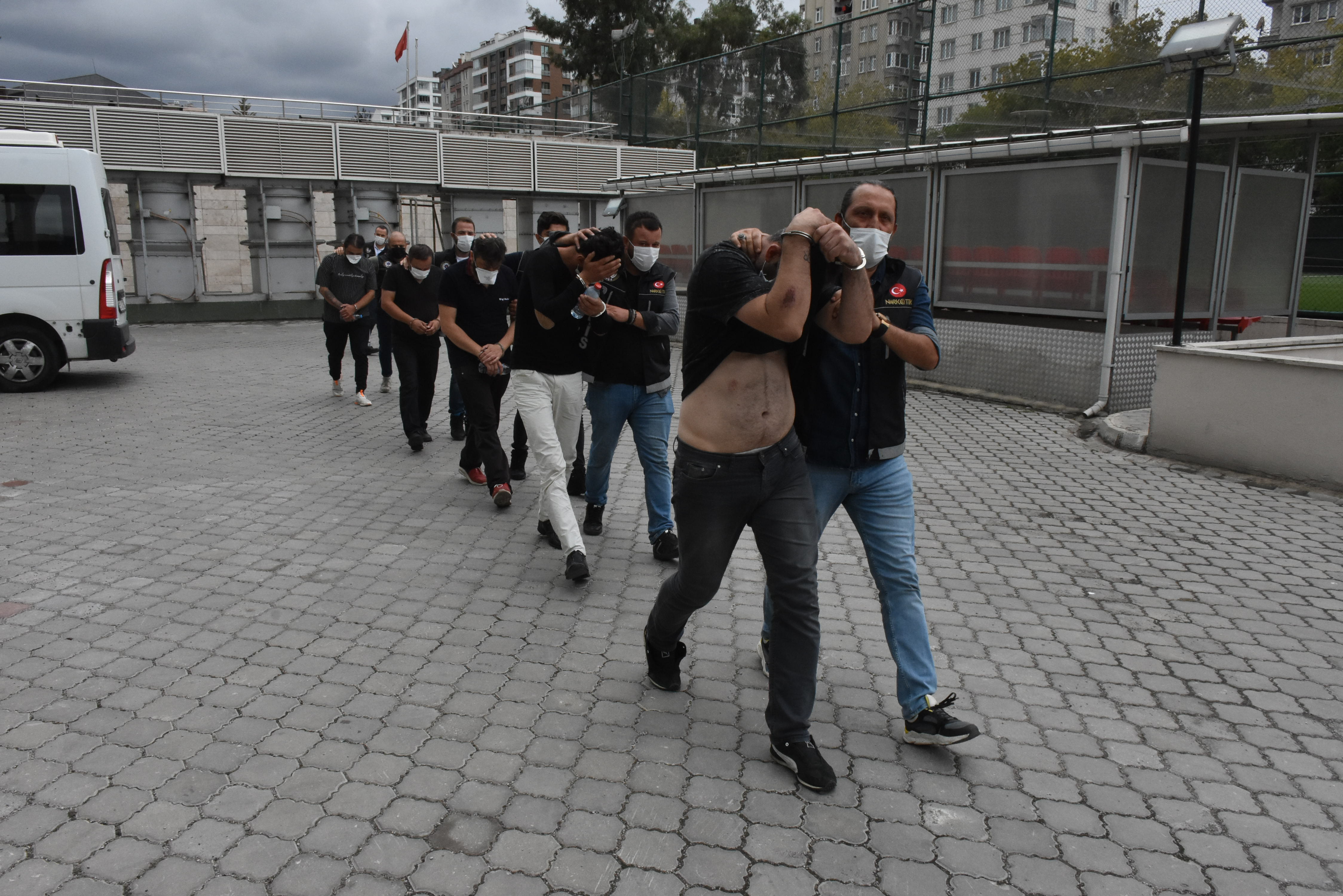  İzmir'de Aktaşlar suç örgütü çökertildi! ’Kafes Operasyonu’nun 20 şüpheli adliyede