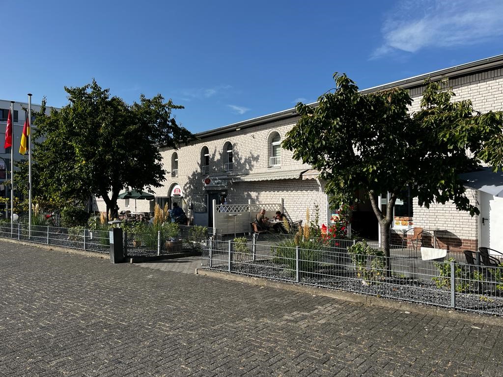 Almanya’da çirkin saldırı! DİTİB’e ait camiye taşla saldıranlar polise teslim oldu