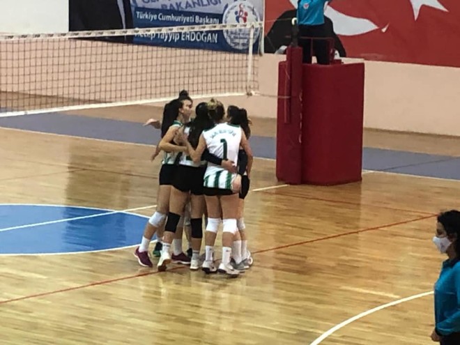 Silivri’de voleybol antrenörüne şok iddia! Cinsel istismar suçundan gözaltına alındı 