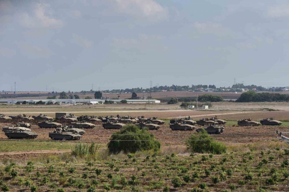 Gazze sınırında korkutan görüntü! İsrail tankları cephe hattını genişletiyor