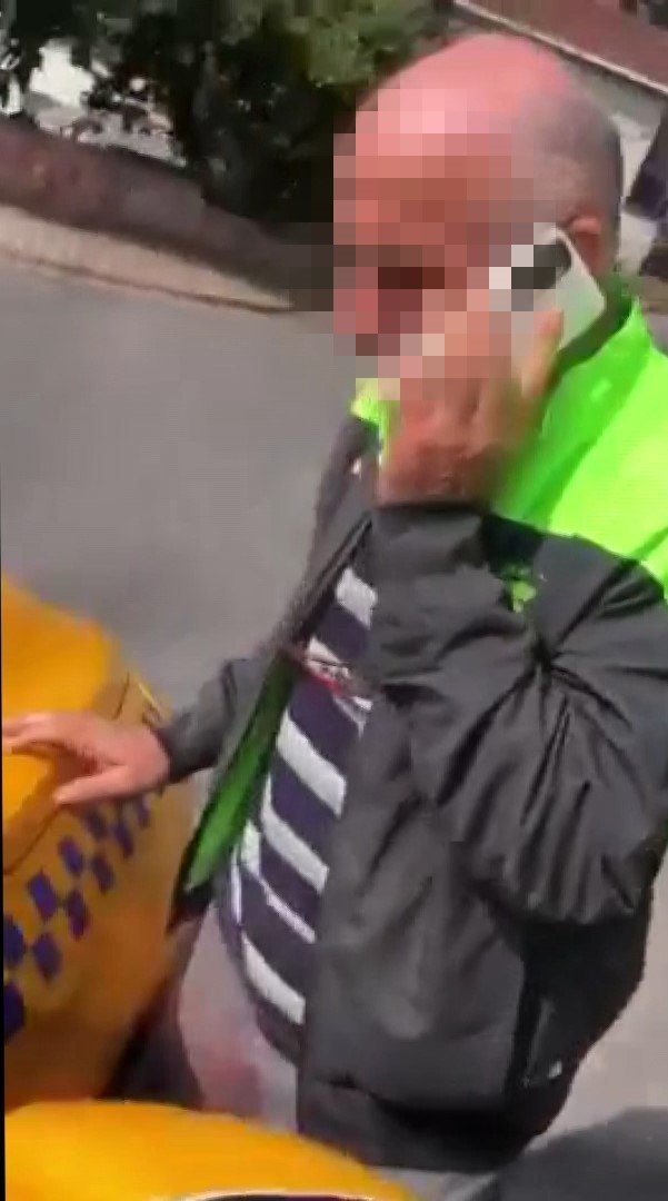 Sarı taksiler vukuata doymuyor! Yolcusunu demir sopayla ailesinin önünde dövdü!