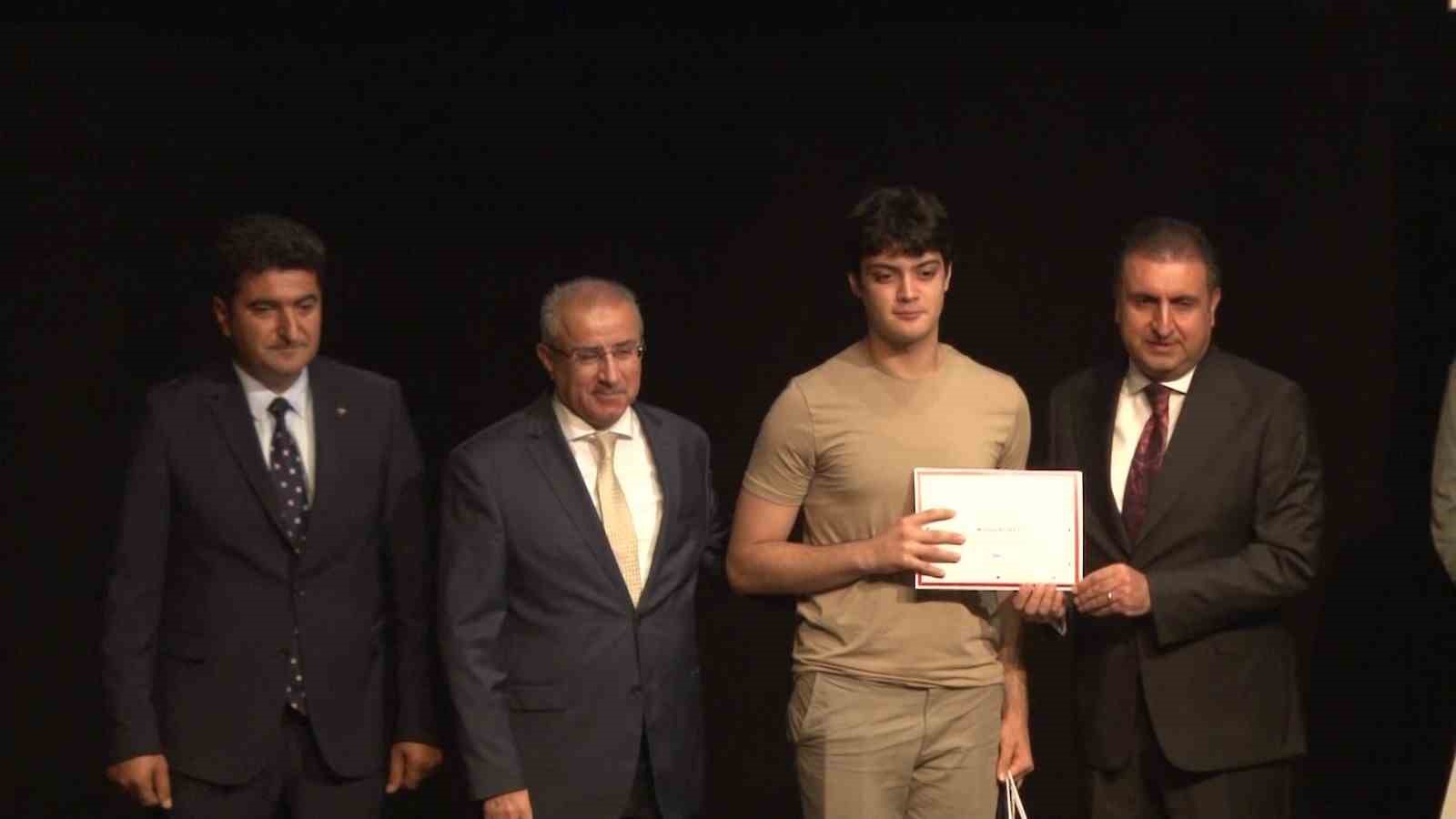 TÜBİTAK Uluslararası Bilim Olimpiyatları gecesinde ödüller sahiplerine verildi