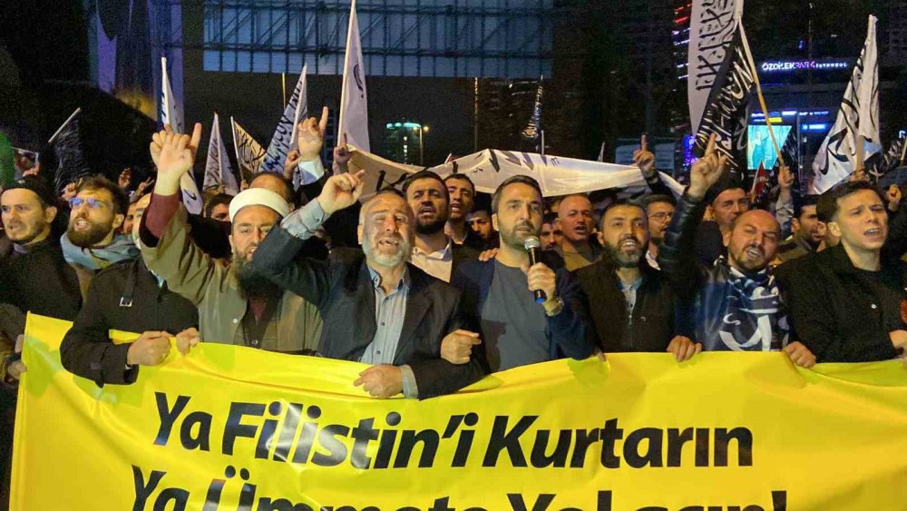 İsrail'in hastane saldırısı sonrası İstanbul'da vatandaş sokaklara döküldü!