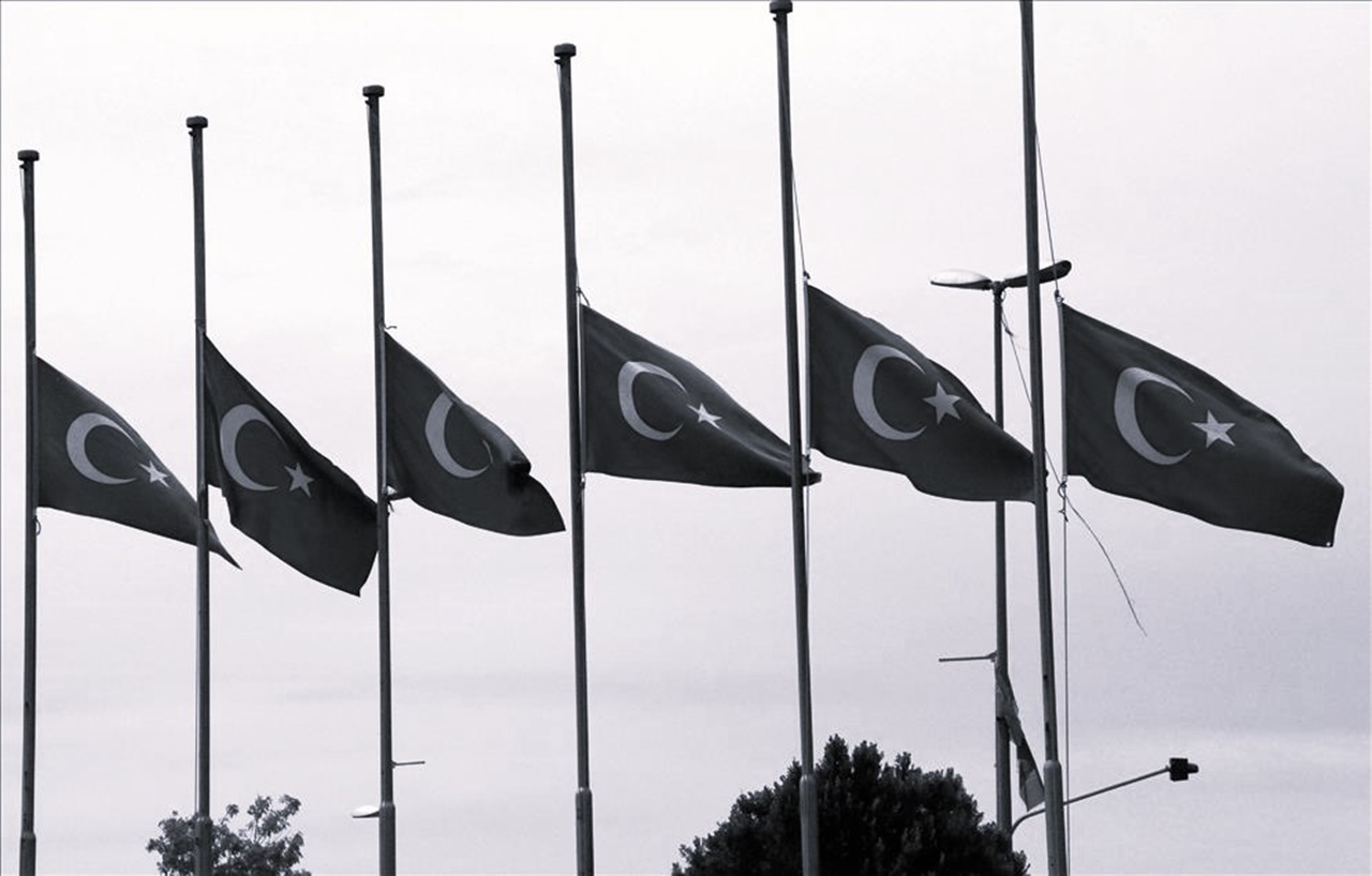  3 günlük milli yas ilan edildi! Ankara’da bayraklar yarıya indi