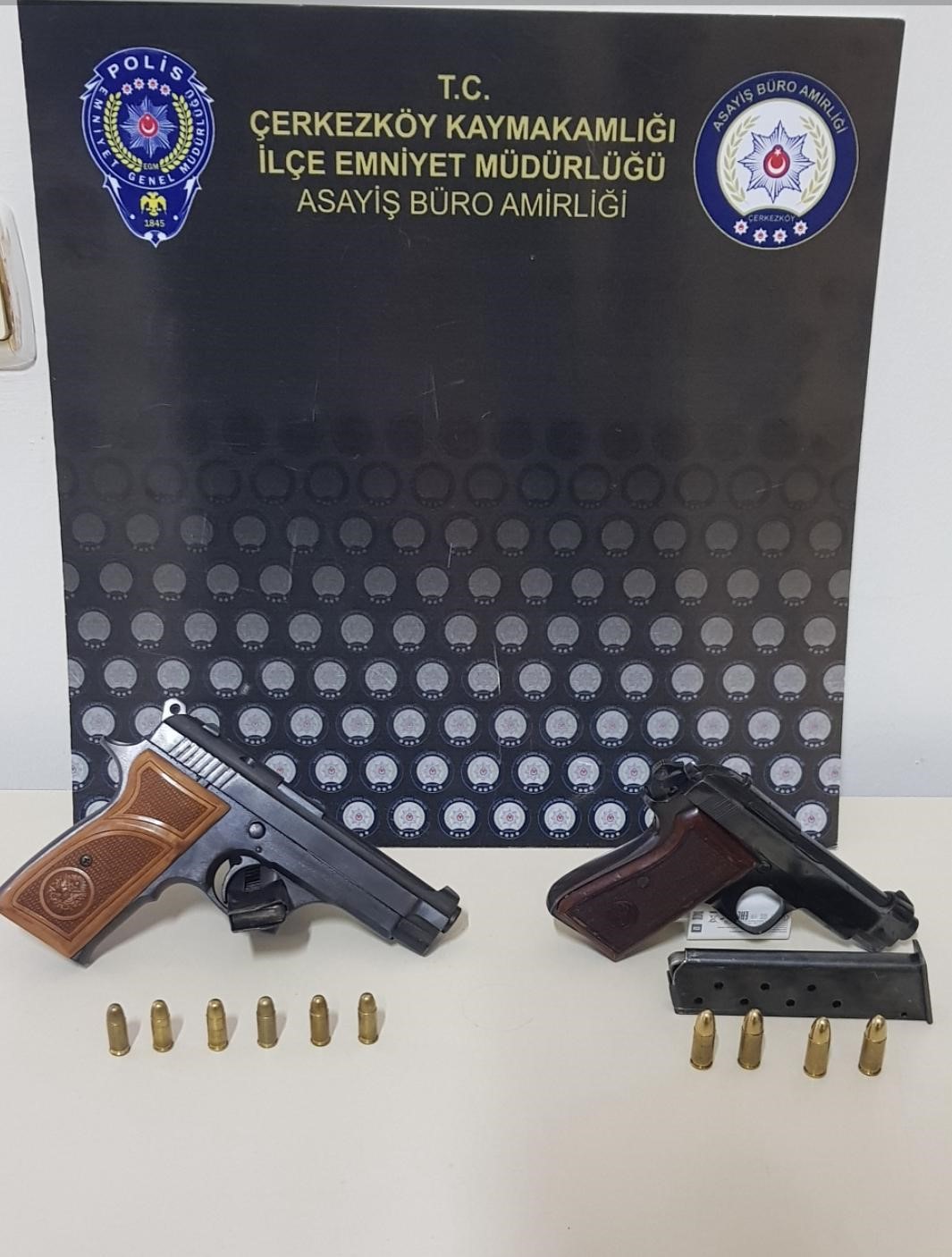 Eğlence mekanındaki kavga sokağa taştı! Husumetli şahıslar sokakta birbirine kurşun yağdırdı!