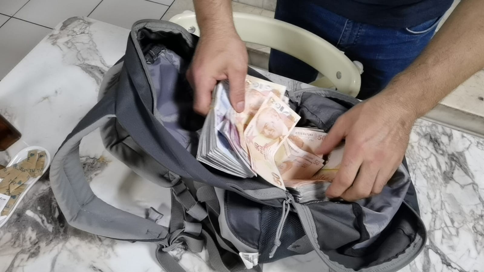 İş arayan kadın örnek davranışıyla takdir edildi, sokakta bulduğu 590 bin lirayı sahibine teslim etti