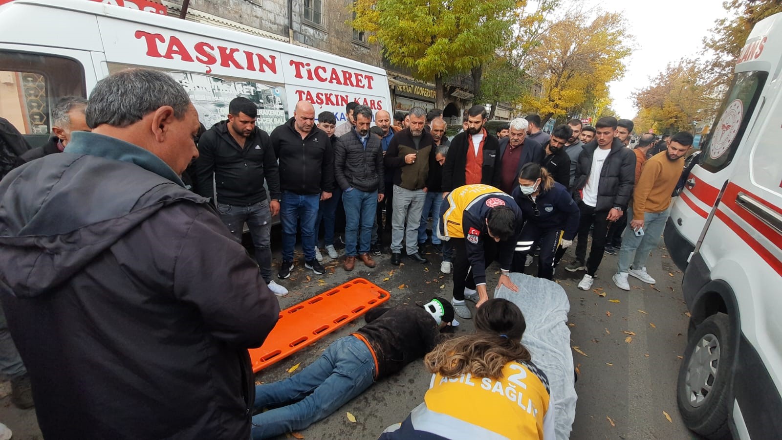 Otomobilin çarptığı vatandaş kendine gelemedi! Yerde uzun süre baygın yattı!