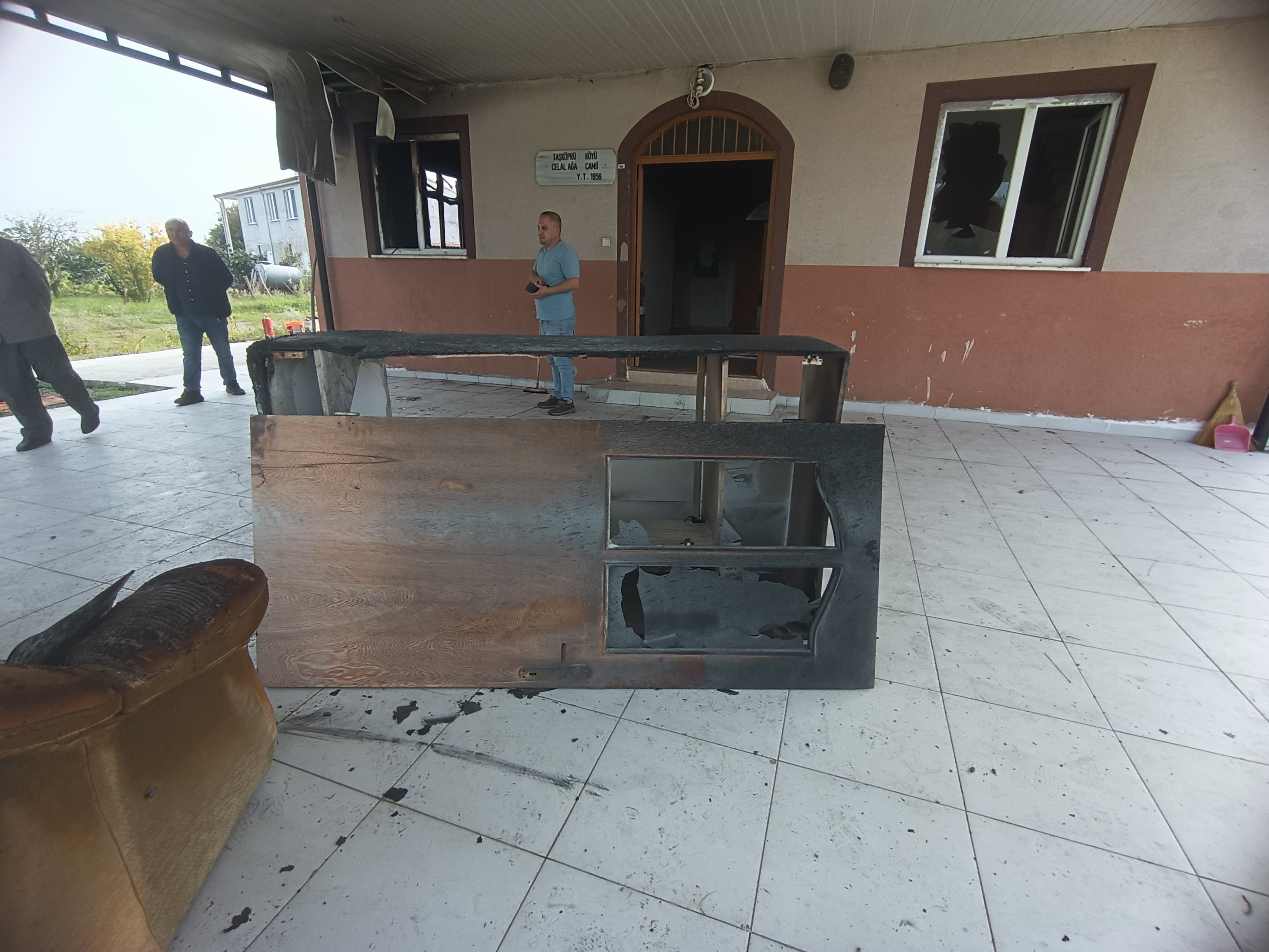 Samsun’da akıl almaz olay! Cemaat gibi görünüp geldiği, 3 camiyi ateşe vererek kayıplara karıştı!