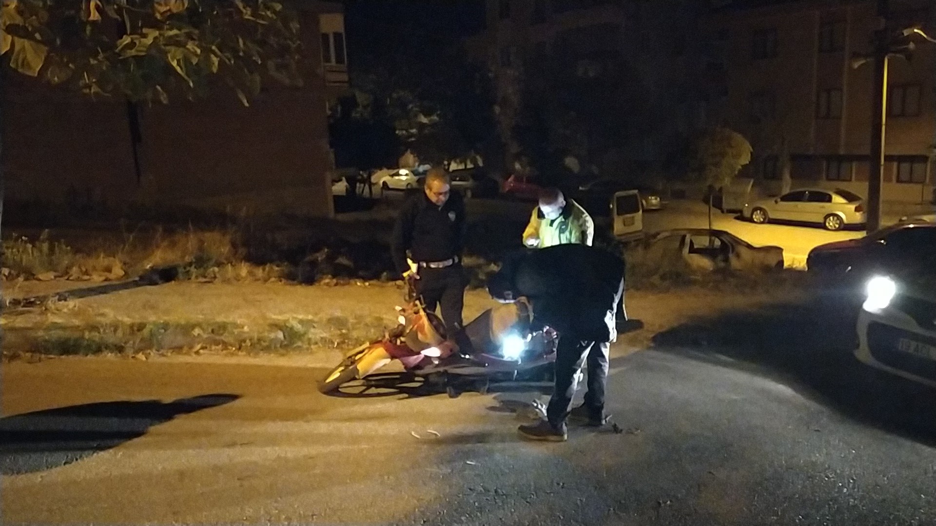 Çorum'da motosiklet çalmaya çalışan çocuğa, polisten suçüstü!