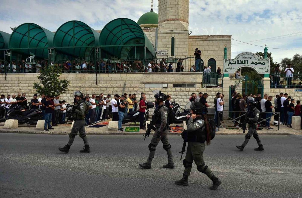 İsrail'in işgal, altındaki Mescid-i Aksa’da 3. cuma: Cuma namazı kılmak isteyenlere gaz ve tazyikli su sıktı!
