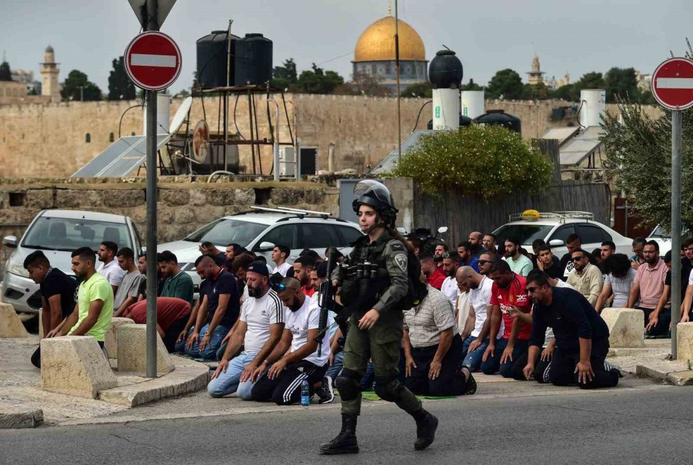 İsrail'in işgal, altındaki Mescid-i Aksa’da 3. cuma: Cuma namazı kılmak isteyenlere gaz ve tazyikli su sıktı!