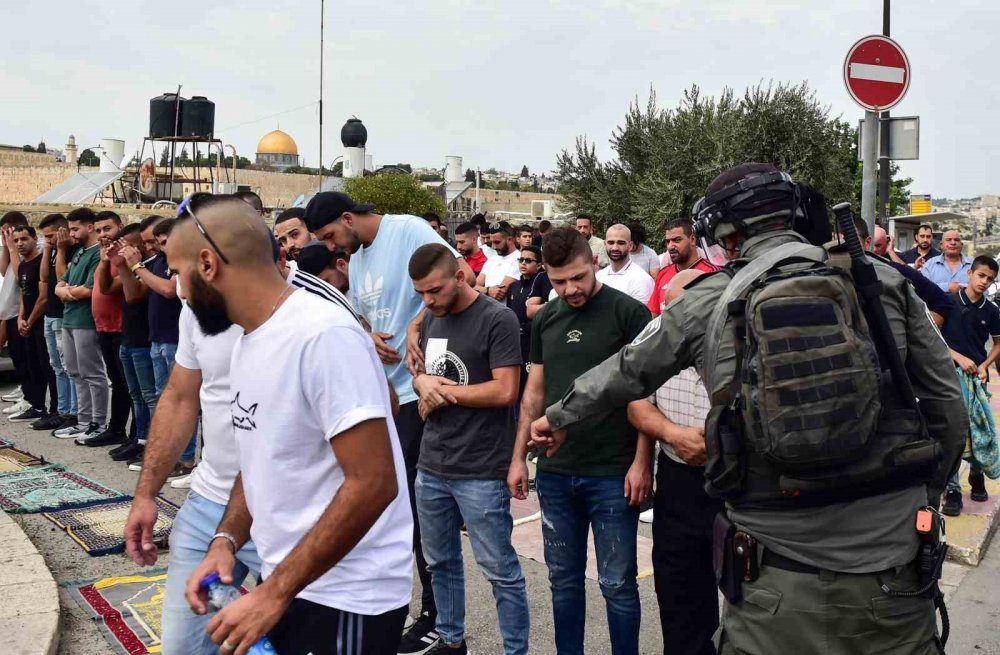 İsrail'in işgal, altındaki Mescid-i Aksa’da 3. cuma: Cuma namazı kılmak isteyenlere gaz ve tazyikli su sıktı!