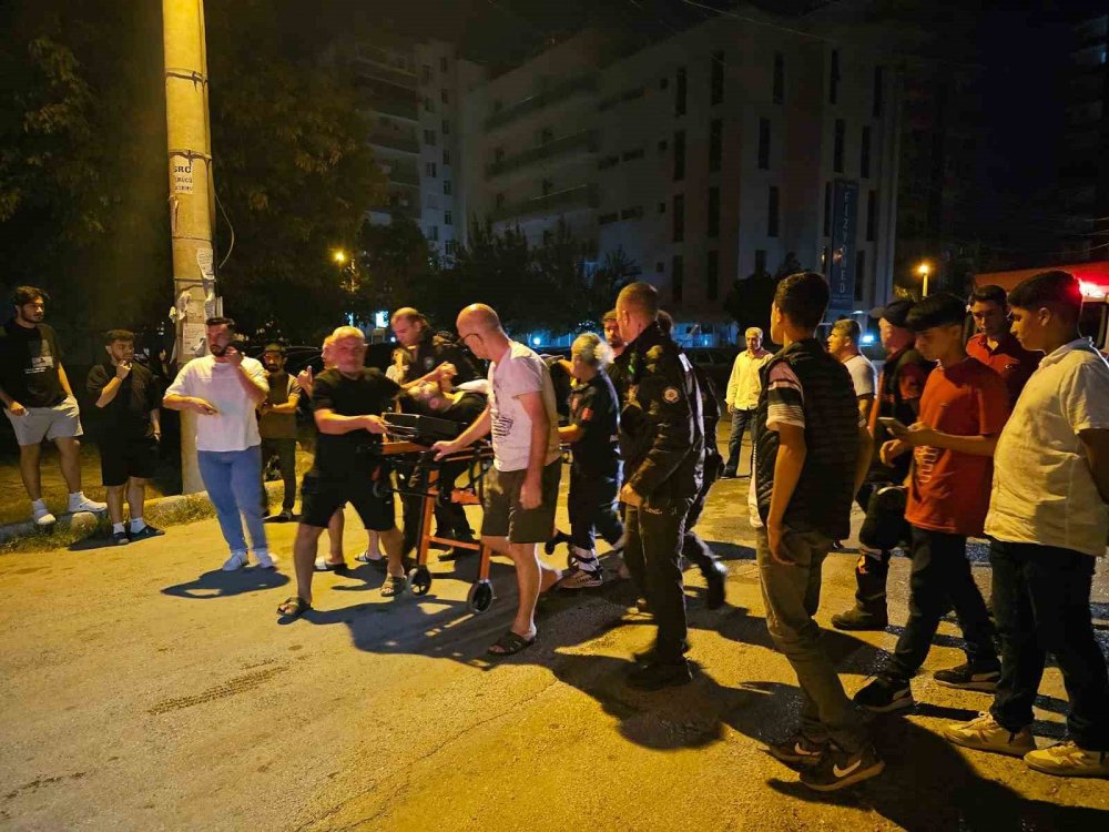 Mersin'de karnına demir parmaklık saplanan genç, demir parmaklıklarla hastaneye kaldırıldı!