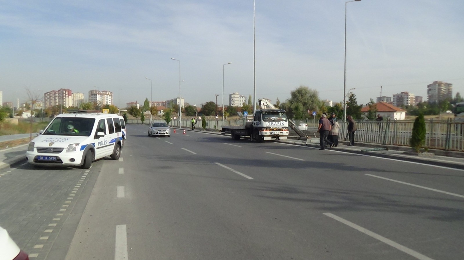 Kayseri'de kontrolü kaybeden sürücü otomobili ile kanala uçtu!