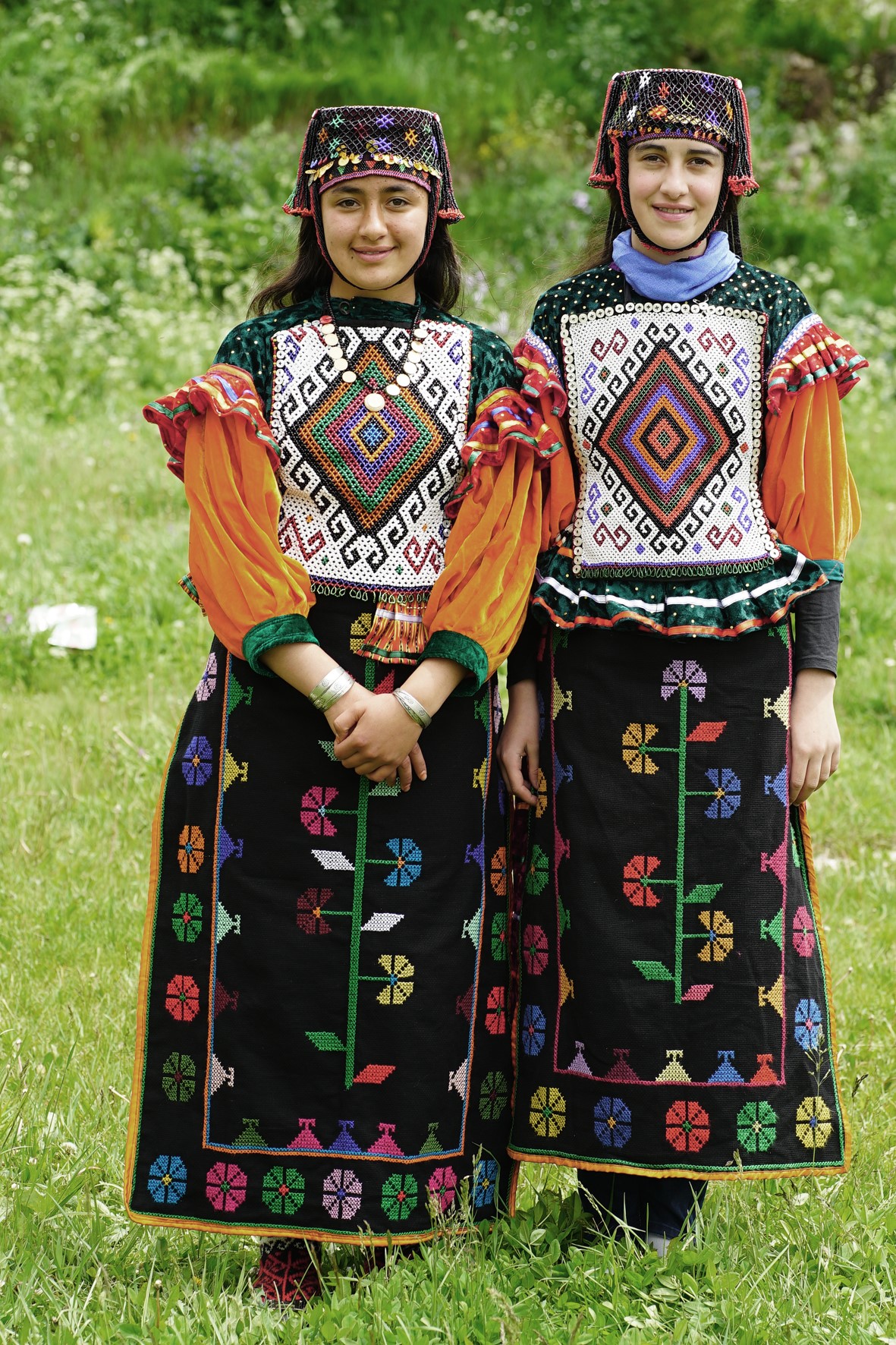 Damallı kadınlar geleneklerini geleceğe aktarıyor! Yöresel Türkmen kıyafetleri ile düğünlere renk kattılar 