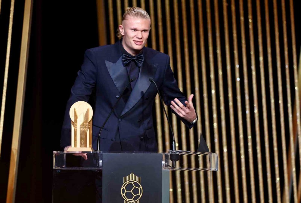 Lionel Messi 8. kez Yılın en iyi oyuncusu oldu!