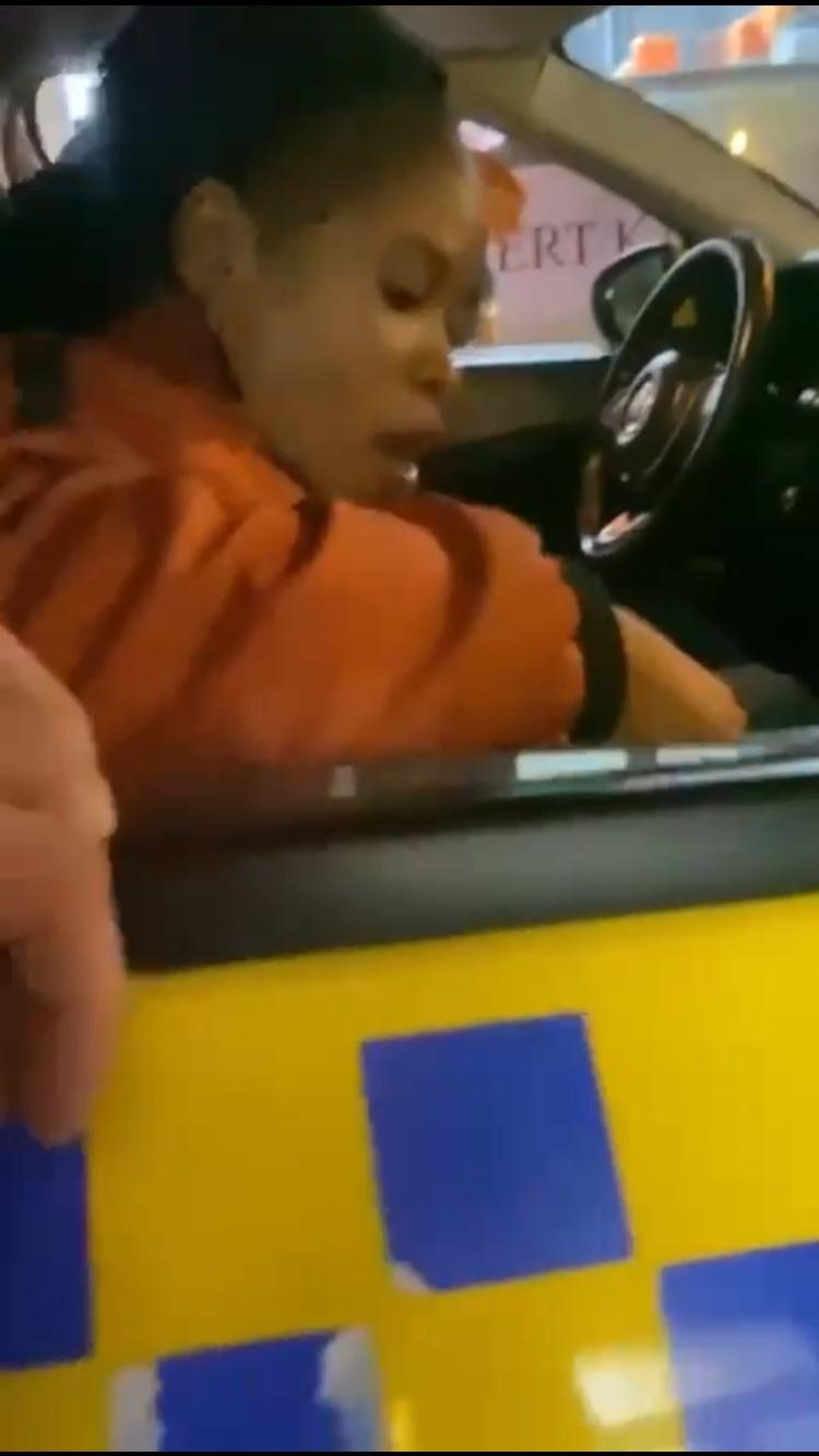 Beyoğlu’nda trajikomik olay! Taksiye binen bir turist kadın dolandırıldığını zannederek 70 lira yerine 20 lira verdi