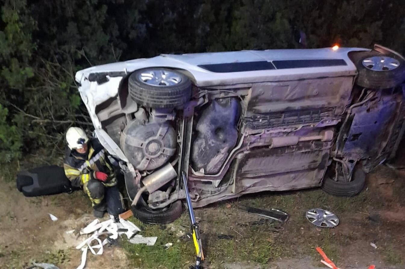 Kocaeli’de feci kaza! Personel taşıyan servisten birçok yaralı çıkarıldı! 