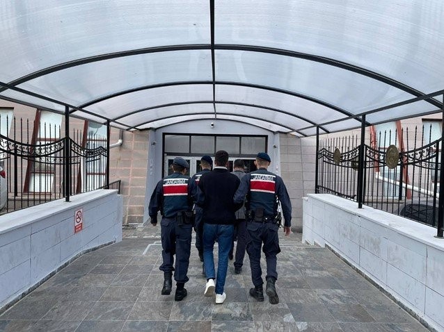 Eskişehir’de ‘Tefecilik’ yaptığı belirlenen baba ve 2 oğluna şok baskın!