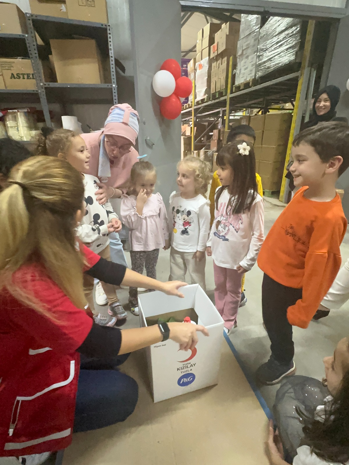 Mehmetçik Anaokulu öğrencilerinden örnek davranış! Anaokulu öğrencilerine eğitim verdi, Kızılay'a yardım topladı