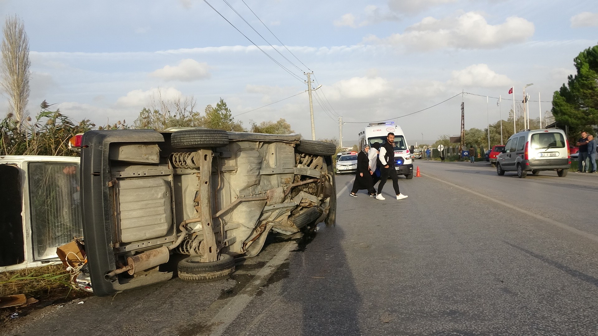 Kütahya'da feci kaza! Yaralılar sıkıştığı yerden güçlükle çıkarıldı!