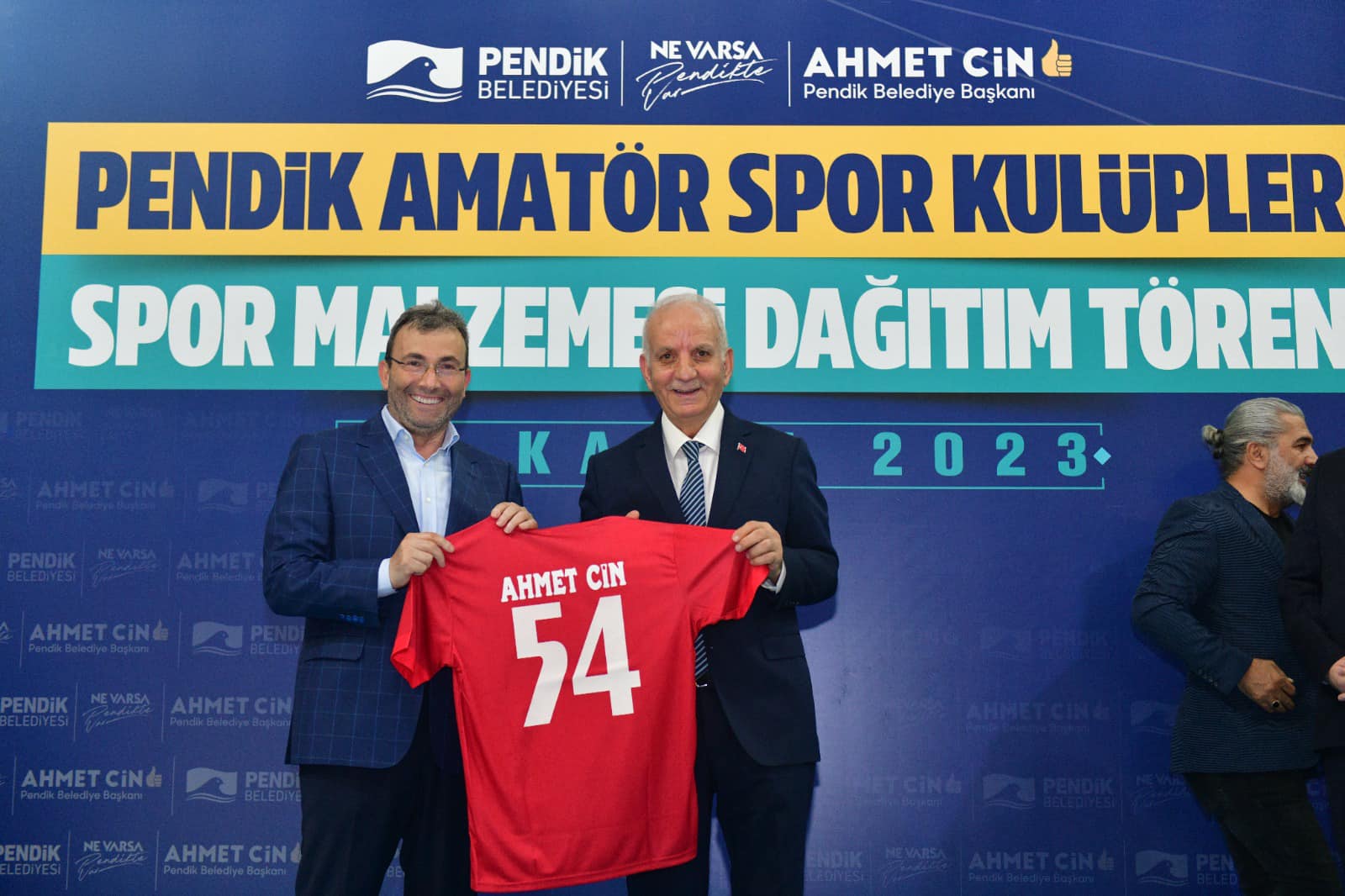 Başkan Ahmet Cin, spor malzemesi dağıtım töreninde konuştu: “Desteklerimizi imkanlar ölçüsünde sürdüreceğiz"