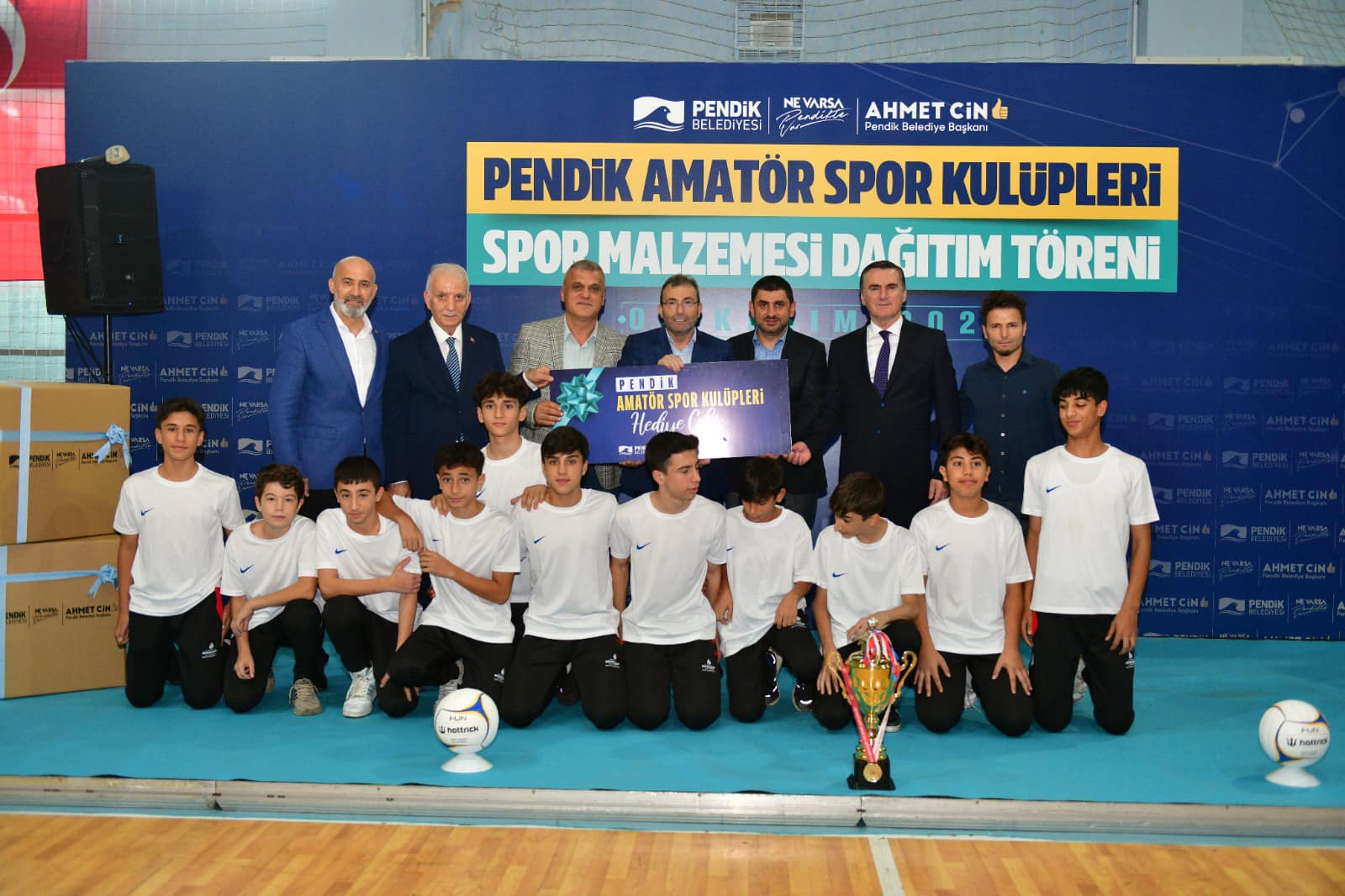 Başkan Ahmet Cin, spor malzemesi dağıtım töreninde konuştu: “Desteklerimizi imkanlar ölçüsünde sürdüreceğiz"