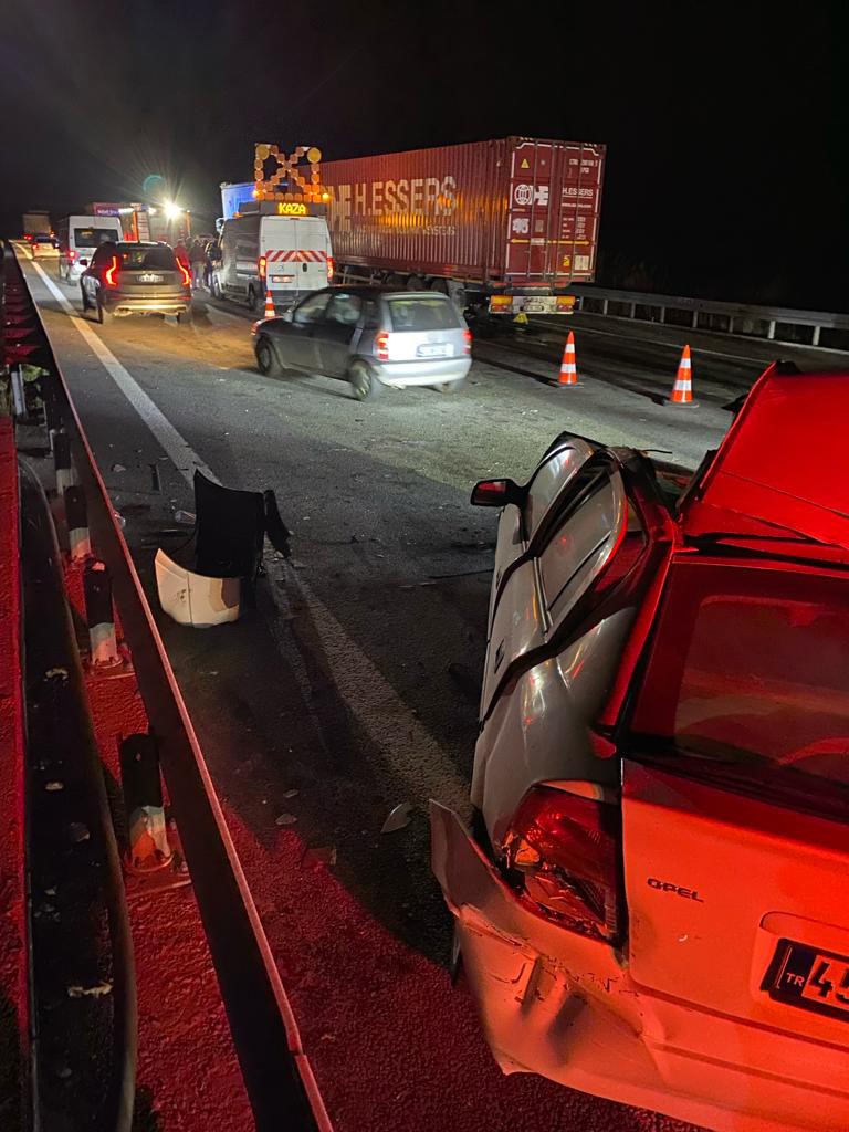 Susurluk'daki zincirleme kaza otoyolu savaş alanına çevirdi!