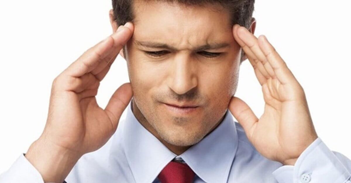Uzmanlar uyardı: Sadece baş ağrısı sananlar dikkat! Beyin tümörü belirtisi olabilir
