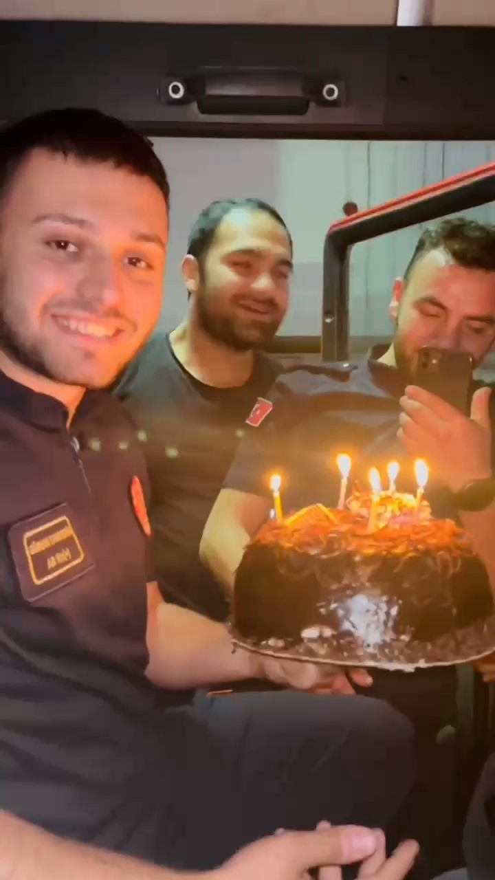 Yangın var dediler bakın ne çıktı! İtfaiye erini çok şaşırtan olay kamerada!