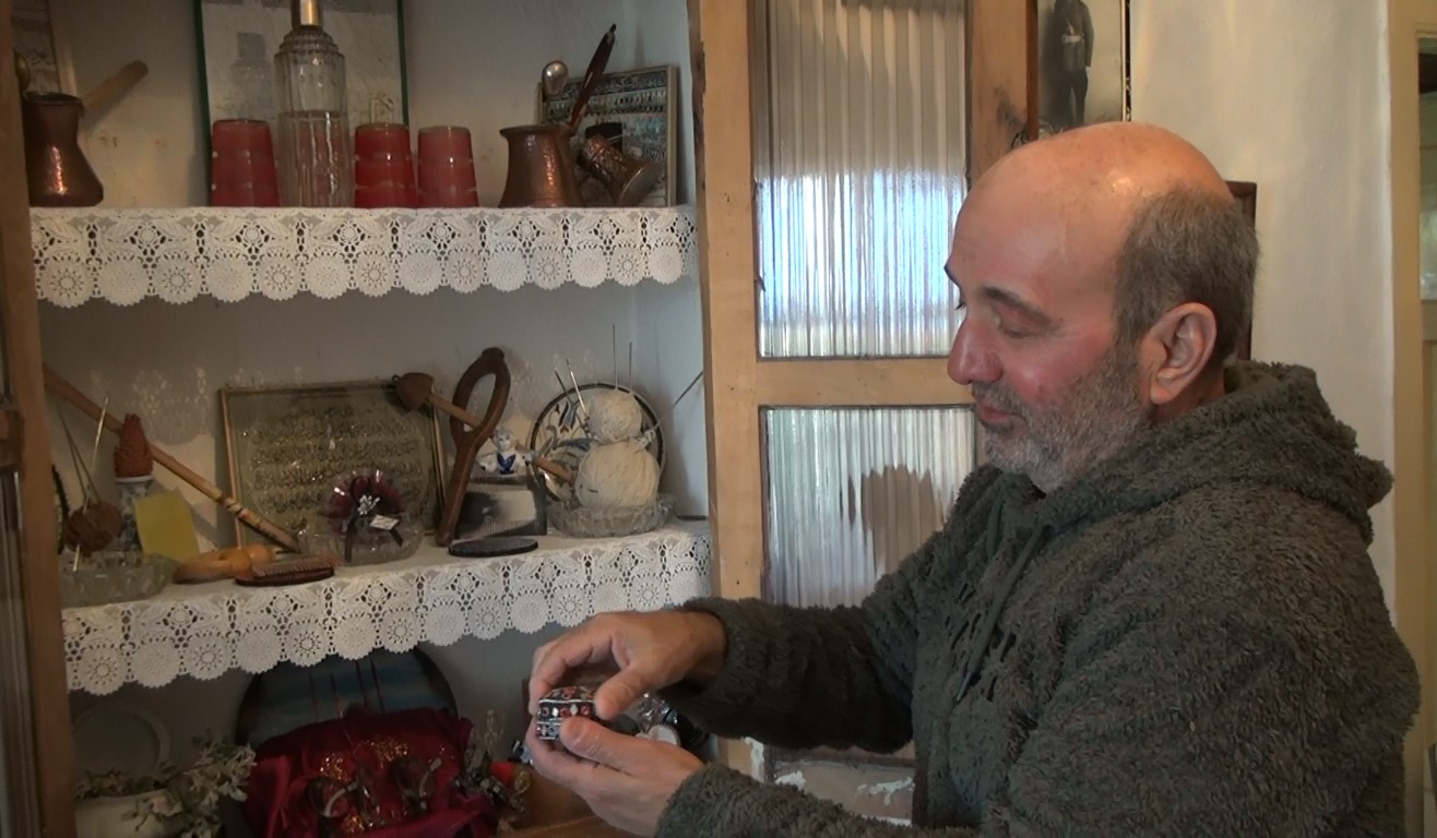 Babasından kalan eski evi biriktirdiği eşyalarla müzeye çevirdi