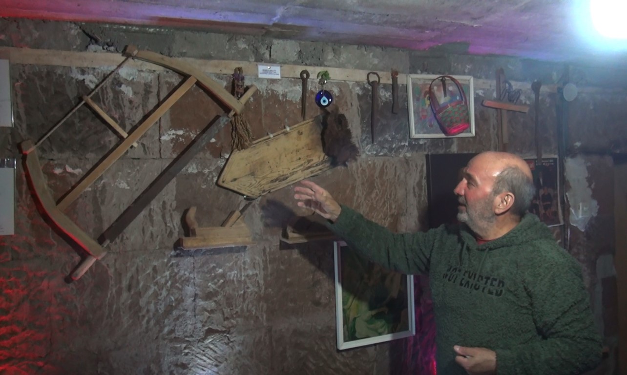 Babasından kalan eski evi biriktirdiği eşyalarla müzeye çevirdi