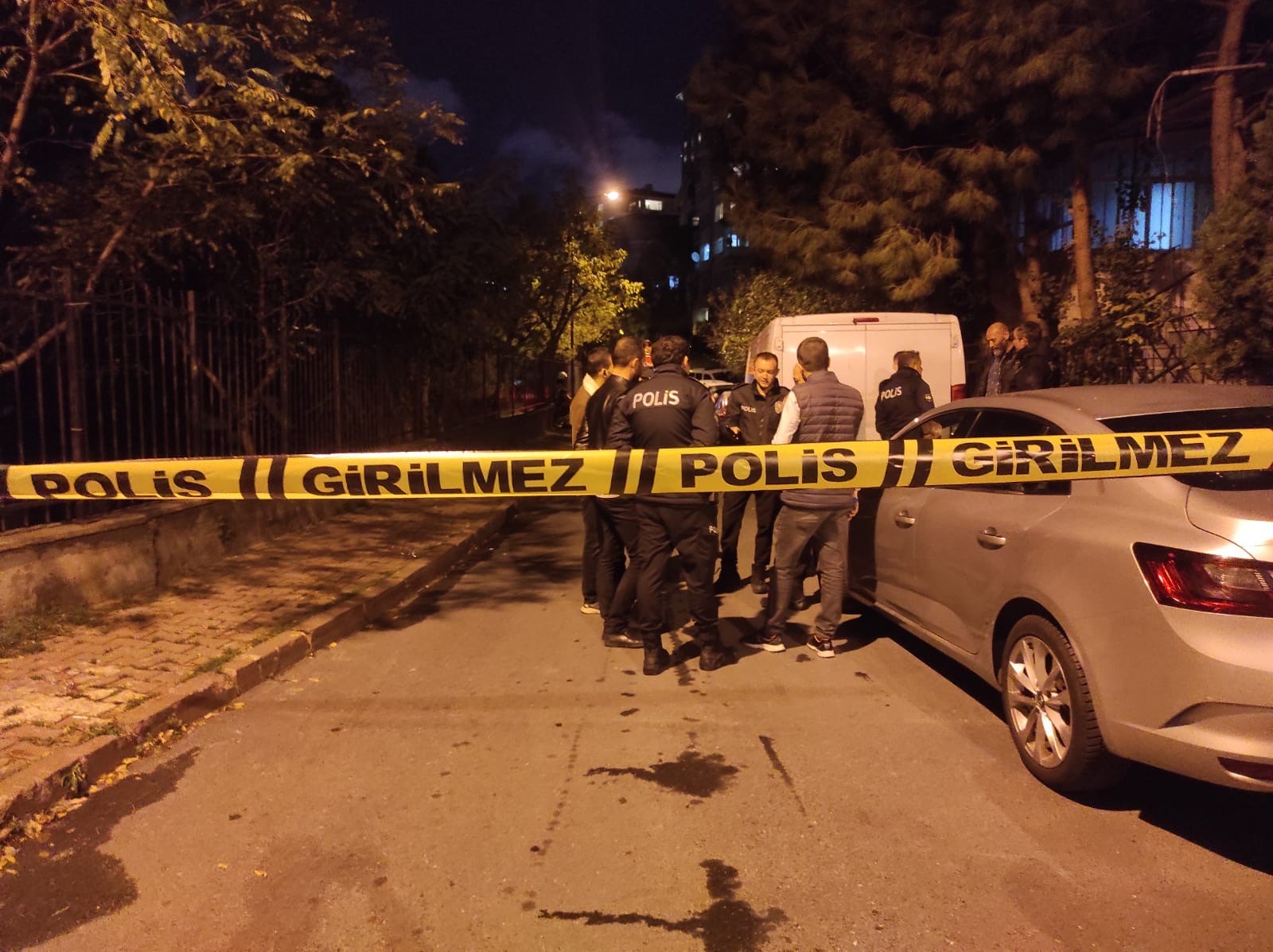 Şişli'de bir ev cayır cayır yandı! Kül olan gecekondudan yanmış ceset çıktı!