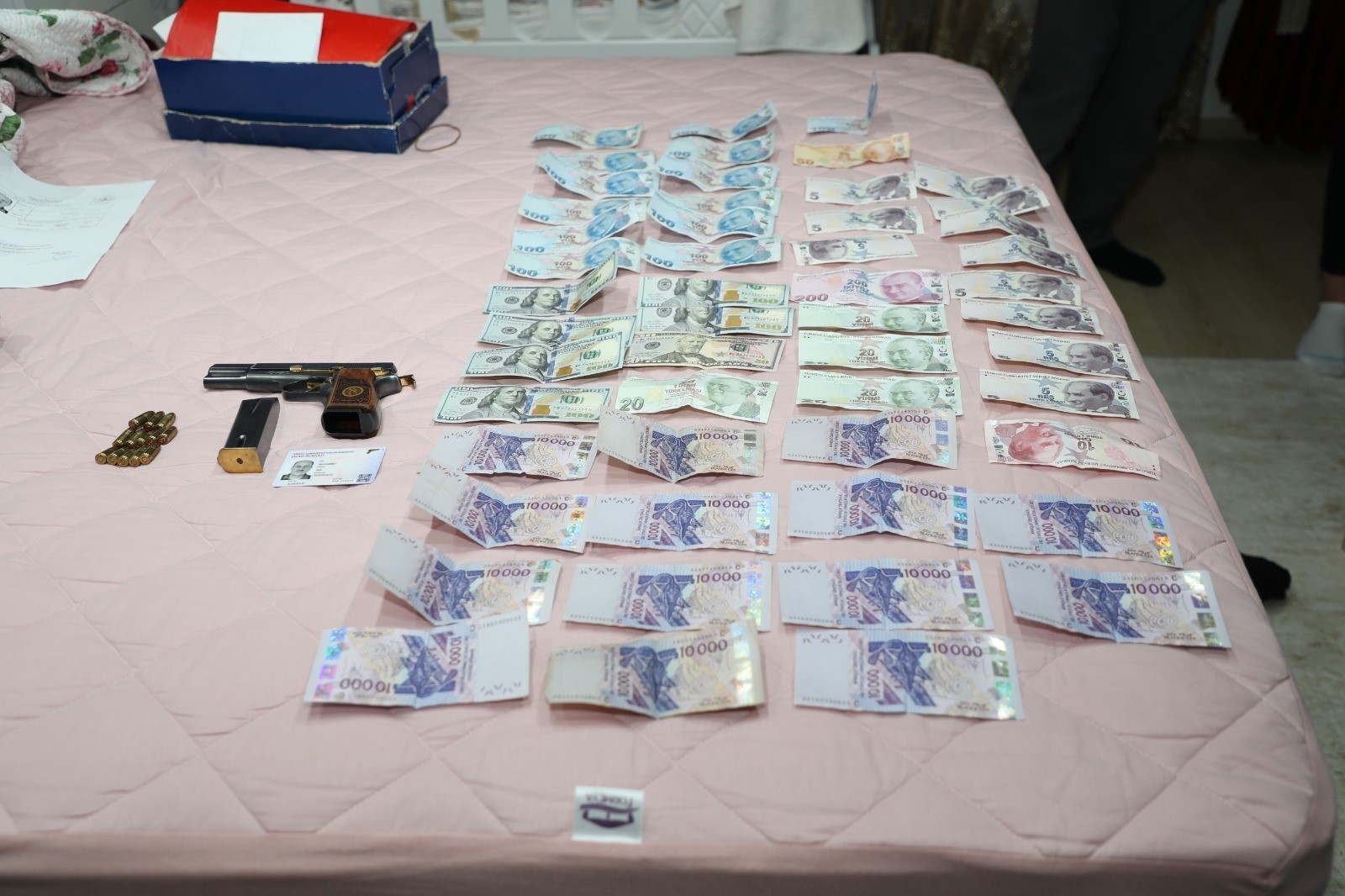 Mersin'de silahlı terör örgütü finansmanlarına şok baskın!