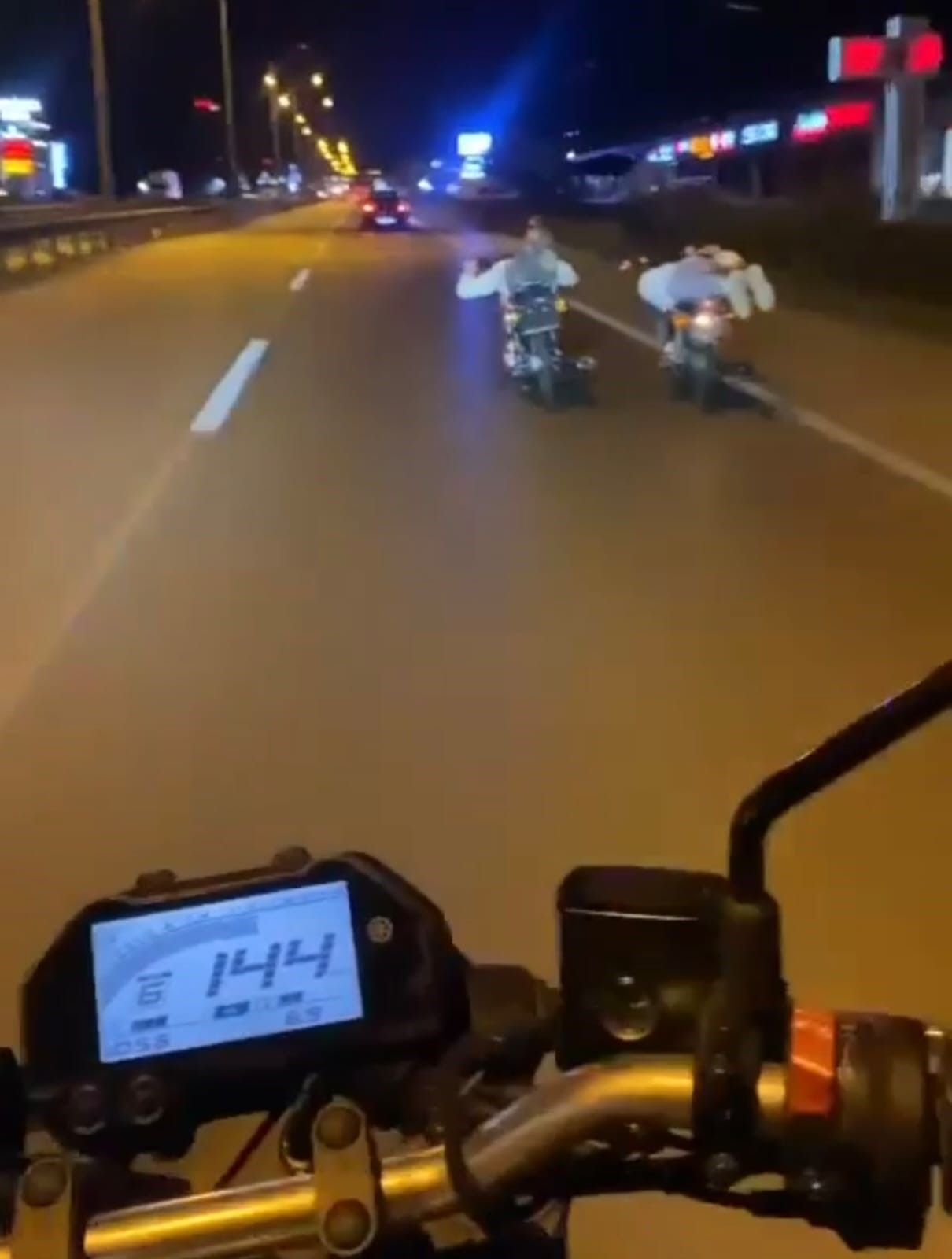 Otoyolda ölüm yarışı! Gençlerin ölümüne yarış tuttuğu işte o görüntüler