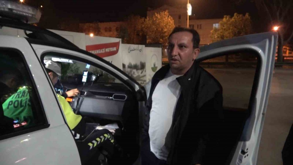 Bursa'da alkollü sürücünün pişkin tavırları polisleri çileden çıkarttı! "aracımı bağlayamazsınız"