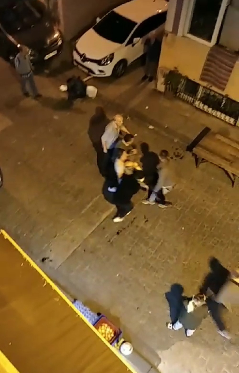 Çocukların kavgasına babalar da dahil olunca kan döküldü!