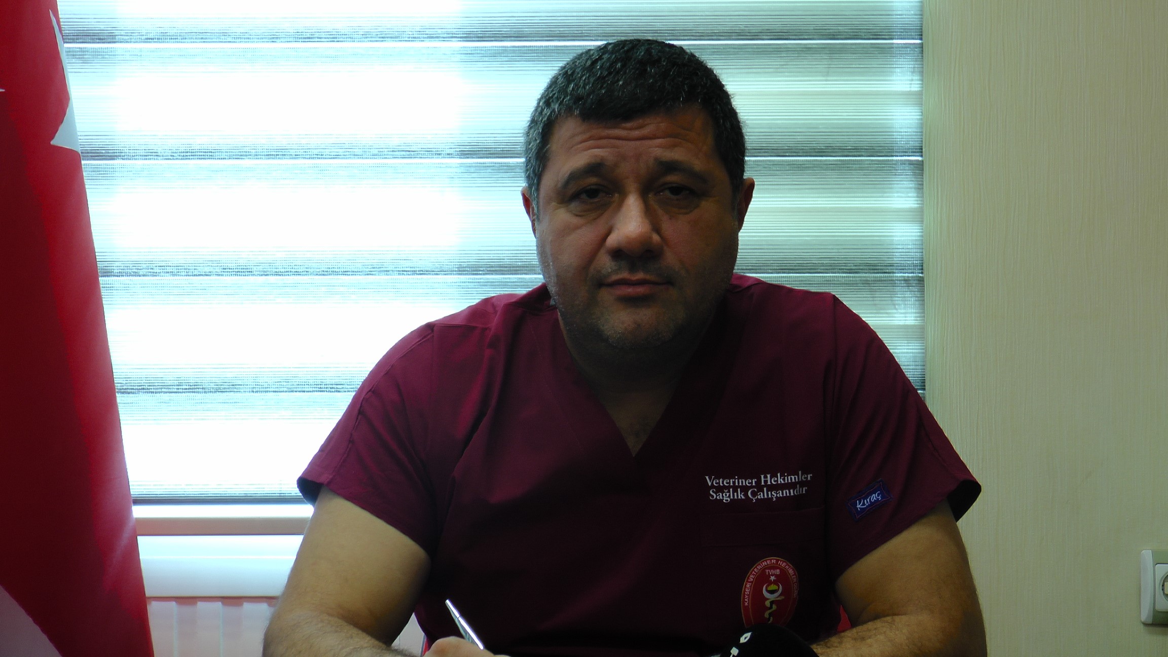 Dikkat! Sokak hayvanlarına dişinizi göstermek tehlikeli hale gelebilir!